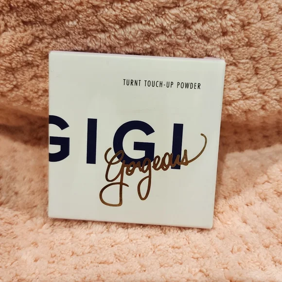 5/$25🆕️Turnt Touch-Up Powder - Picture 2 of 6